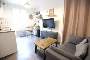 BRIGHT 22 m ideal for 2 NEAR Belleville